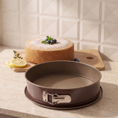 Guardini Actuel Yuvarlak Kelepçeli Kek Kalıbı Bronz 28 cm - GUARDINI